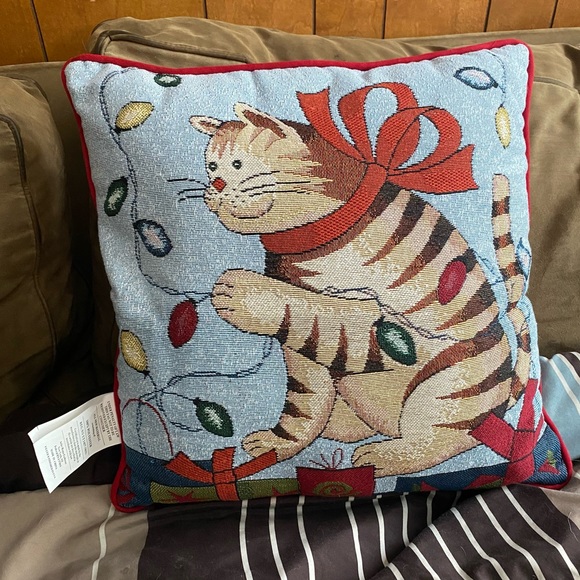 NWOT Arlee Home Fashions CHRISTMAS CAT - RED Pillow Decoration - Picture 1 of 6
